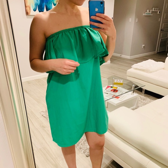 Green off the shoulder dress! - Picture 4 of 4